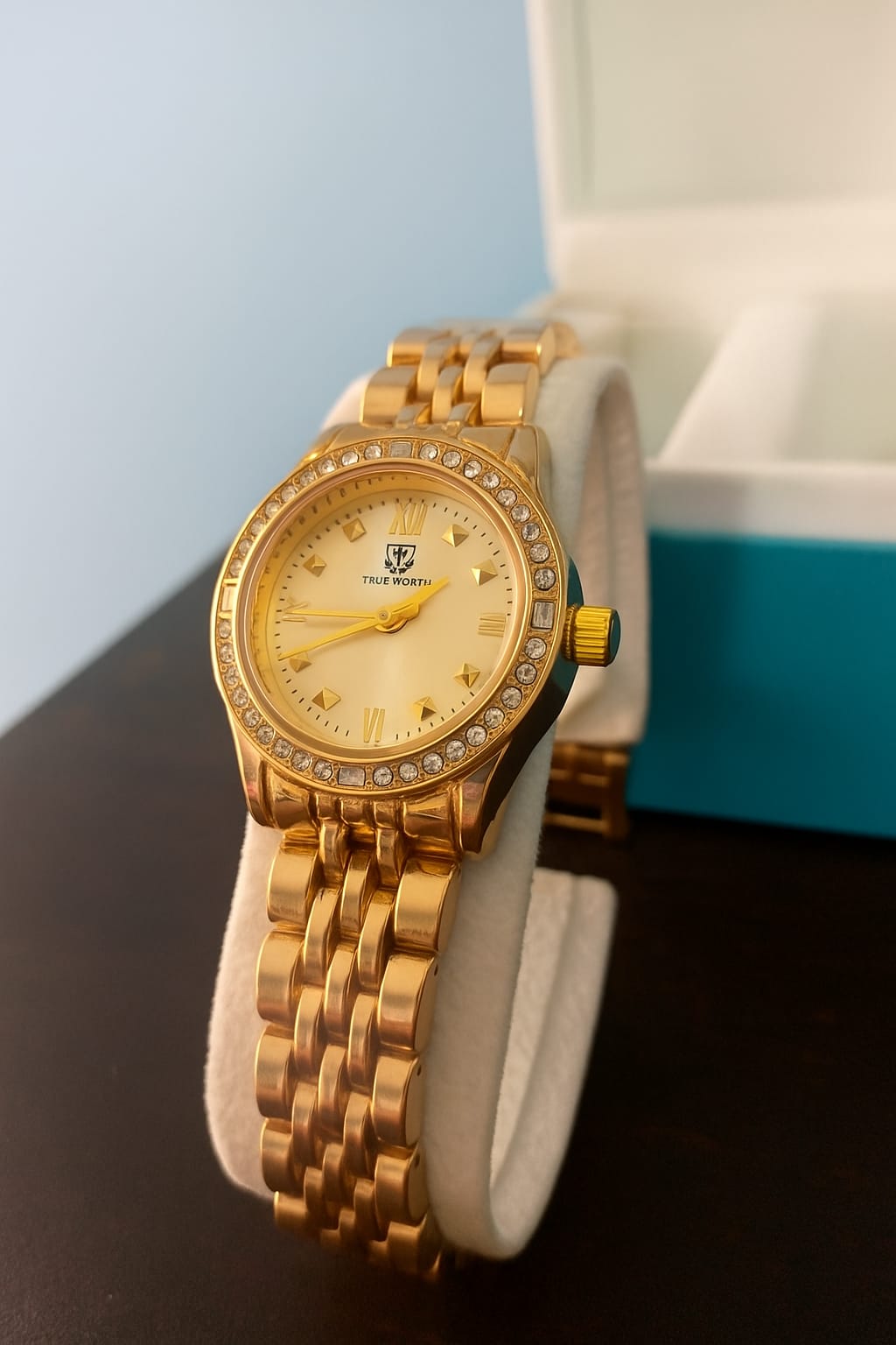 GOLD CLASSIC CRYSTAL WATCH FOR WOMEN